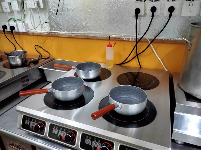 Bếp từ công nghiệp có bị rò điện không